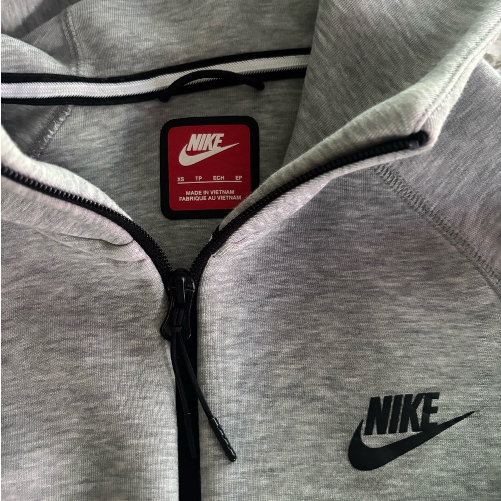 Nike Gray Tech Fleece Windrunner Jacket - Picture 2 of 4